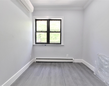 135 East 46th Street - Photo Thumbnail 5