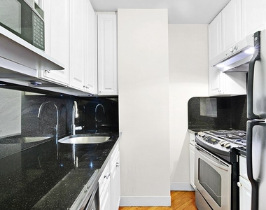 37 West 54th Street - Photo Thumbnail 2