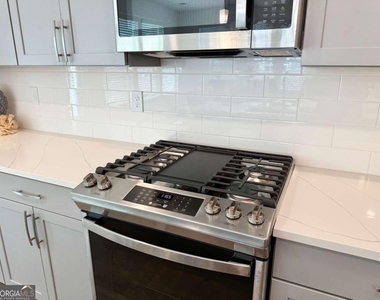 1427 Halstead Place - Photo Thumbnail 8
