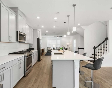 1427 Halstead Place - Photo Thumbnail 5