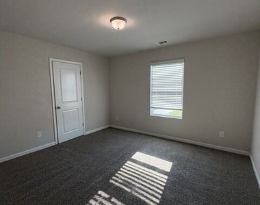 75 Madison Way - Photo Thumbnail 9