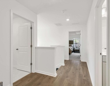 1447 Halstead Place - Photo Thumbnail 21