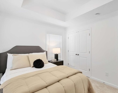 1447 Halstead Place - Photo Thumbnail 26
