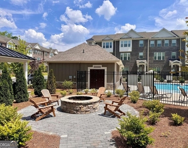 1447 Halstead Place - Photo Thumbnail 32