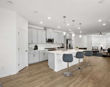1447 Halstead Place - Photo Thumbnail 6