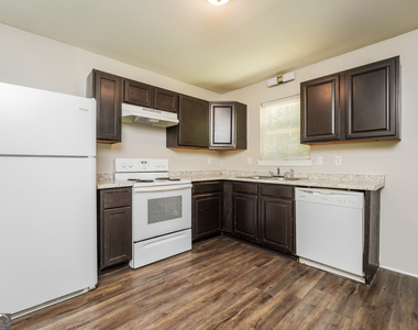 250 North Bluff Rd - Photo Thumbnail 4