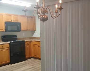 757 Crestwell Circle Sw - Photo Thumbnail 4