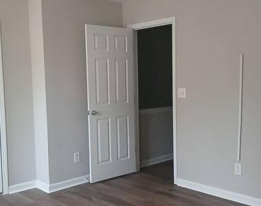 757 Crestwell Circle Sw - Photo Thumbnail 14