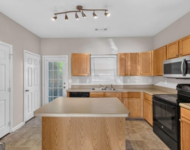 2161 Del Lago Circle Nw - Photo Thumbnail 3