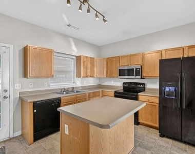 2161 Del Lago Circle Nw - Photo Thumbnail 4