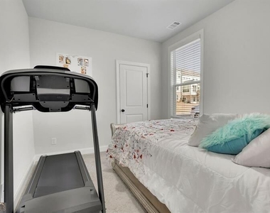1070 Poppy Pointe - Photo Thumbnail 25