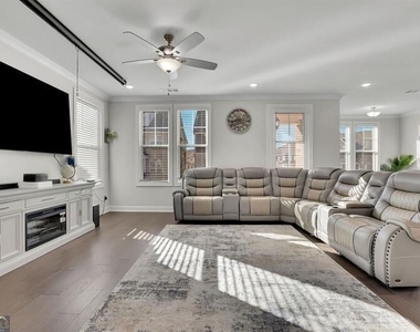 1070 Poppy Pointe - Photo Thumbnail 2