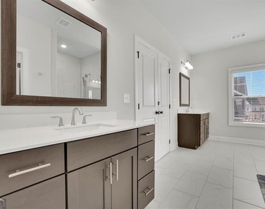 1070 Poppy Pointe - Photo Thumbnail 17