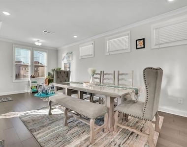 1070 Poppy Pointe - Photo Thumbnail 11