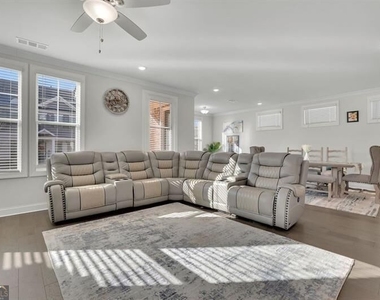 1070 Poppy Pointe - Photo Thumbnail 3