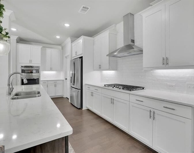 1070 Poppy Pointe - Photo Thumbnail 9