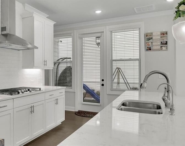 1070 Poppy Pointe - Photo Thumbnail 7