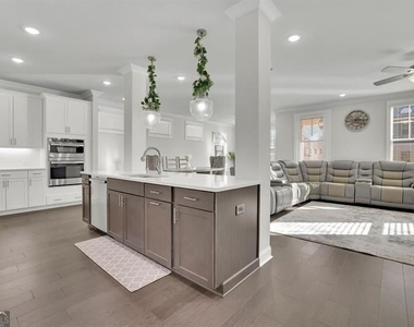 1070 Poppy Pointe - Photo Thumbnail 5