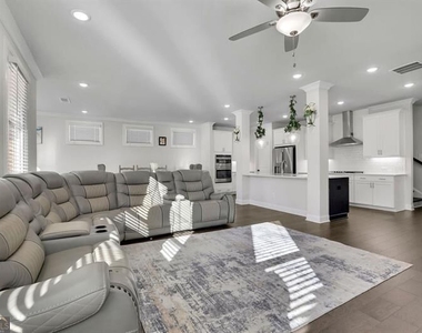 1070 Poppy Pointe - Photo Thumbnail 4