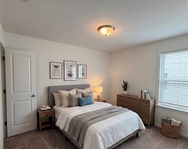 215 Foxhill Drive - Photo Thumbnail 32