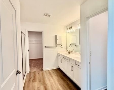 215 Foxhill Drive - Photo Thumbnail 30