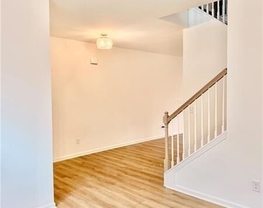 215 Foxhill Drive - Photo Thumbnail 6