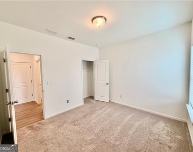 215 Foxhill Drive - Photo Thumbnail 19