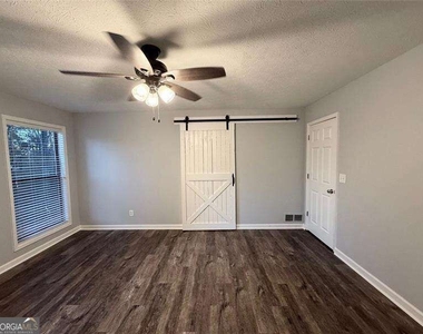 2707 Hawk Drive Ne - Photo Thumbnail 9