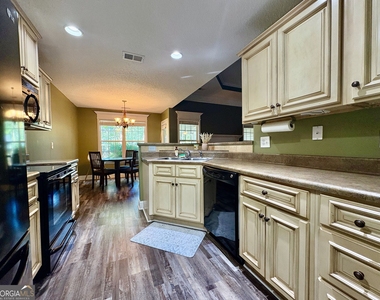 304 Madison Place Parkway - Photo Thumbnail 5