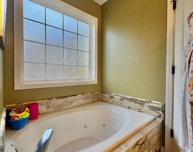 304 Madison Place Parkway - Photo Thumbnail 10