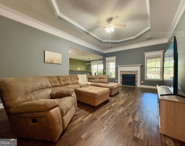 304 Madison Place Parkway - Photo Thumbnail 3