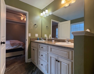 304 Madison Place Parkway - Photo Thumbnail 9