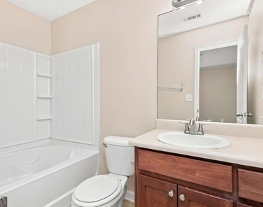 8606 Thomas Lane - Photo Thumbnail 11