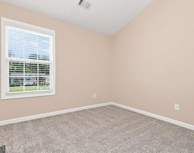8606 Thomas Lane - Photo Thumbnail 8