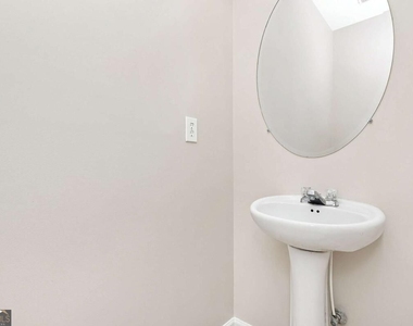 8606 Thomas Lane - Photo Thumbnail 13