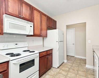 8606 Thomas Lane - Photo Thumbnail 2
