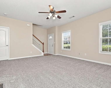 8606 Thomas Lane - Photo Thumbnail 5