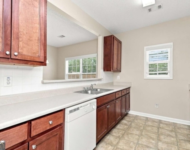 8606 Thomas Lane - Photo Thumbnail 3