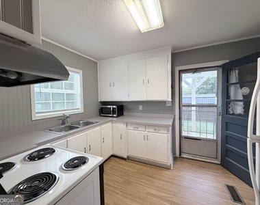 75 Williams Street - Photo Thumbnail 5