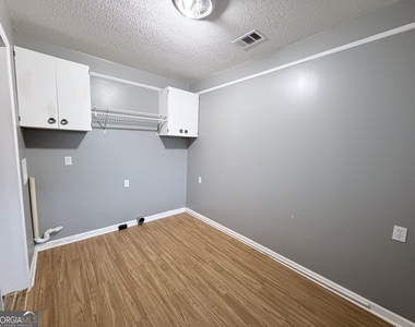 75 Williams Street - Photo Thumbnail 13