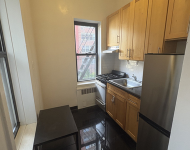 75th Street/1st Avenue - Photo Thumbnail 4