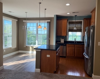 6214 Brookhaven Ct - Photo Thumbnail 3
