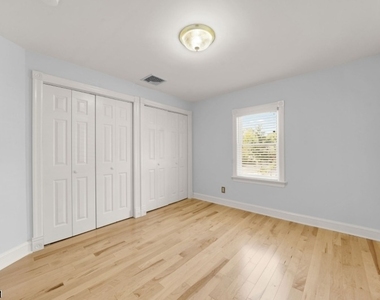 14 Locust St 2nd Floor - Photo Thumbnail 13