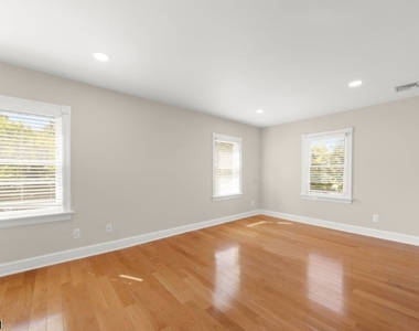 14 Locust St 2nd Floor - Photo Thumbnail 5