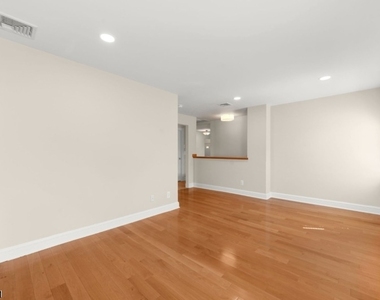 14 Locust St 2nd Floor - Photo Thumbnail 6