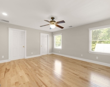 14 Locust St 2nd Floor - Photo Thumbnail 8