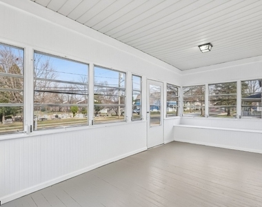171 S Bridge St - Photo Thumbnail 3