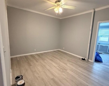 403 N Stiles St - Photo Thumbnail 3