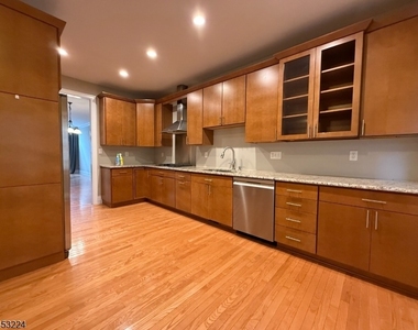 225 Sherman Ave - Photo Thumbnail 6