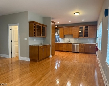 225 Sherman Ave - Photo Thumbnail 5